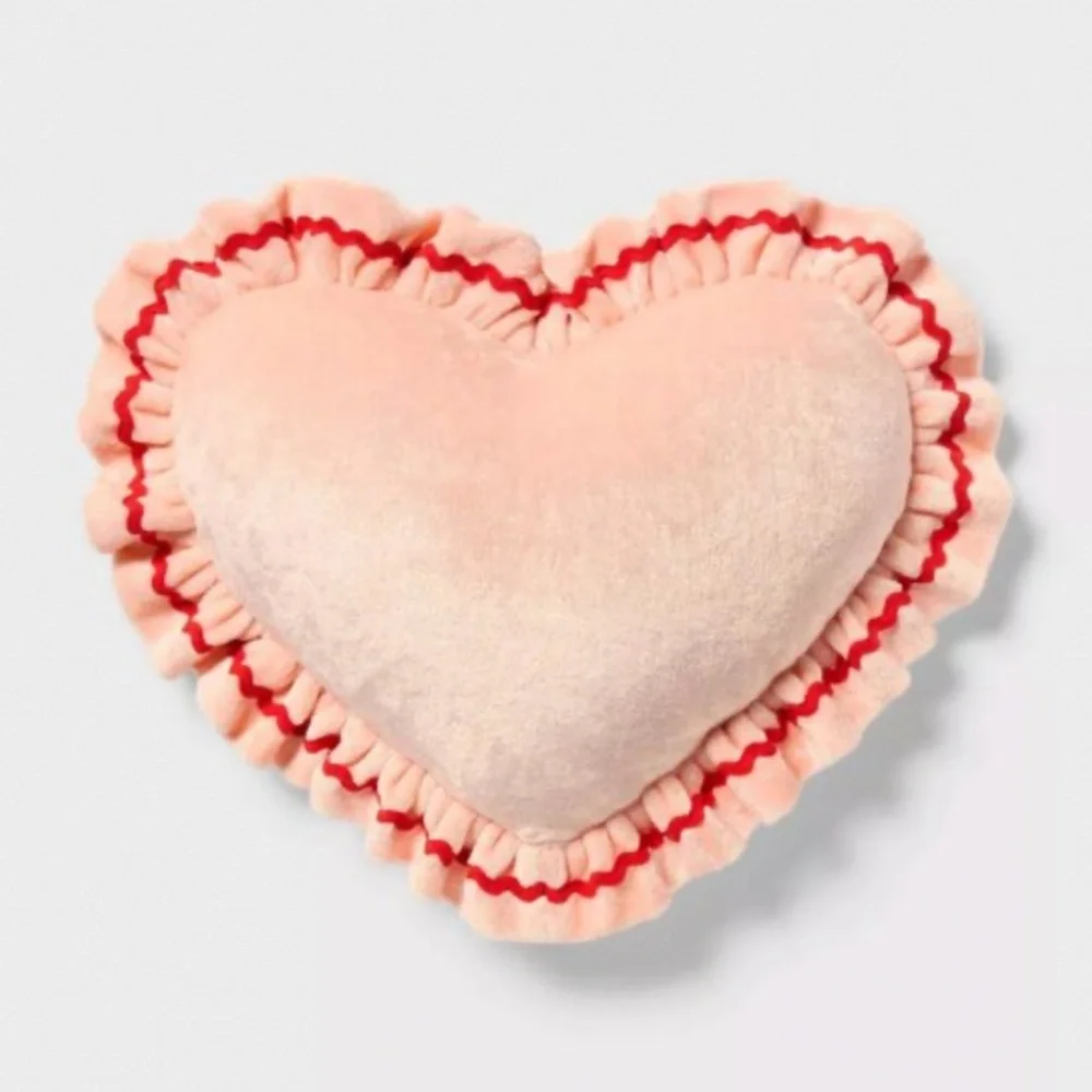 TARGET PILLOWFORT VELVET HEART PILLOW 1CT